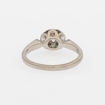 RING, briljantslipad diamant, 18K vitguld. Koruteollisuus Tillander, Helsingfors.