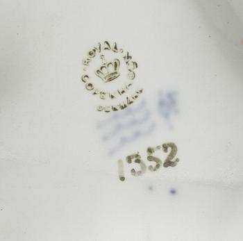 FIGURIN, porslin, Royal Copenhagen, numrerad 1352, 1900-talets andra hälft.