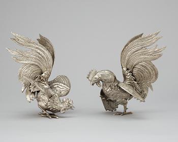 136. A set of two Italian decorative roosters, 20th century.