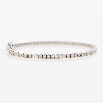 Tennis bracelet 18K white gold with round brilliant-cut diamonds.