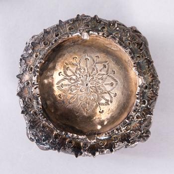 DOSOR, 2 st, och SKÅL, silver, England och Fjärran Östern. Totalvikt ca 241,4 g.