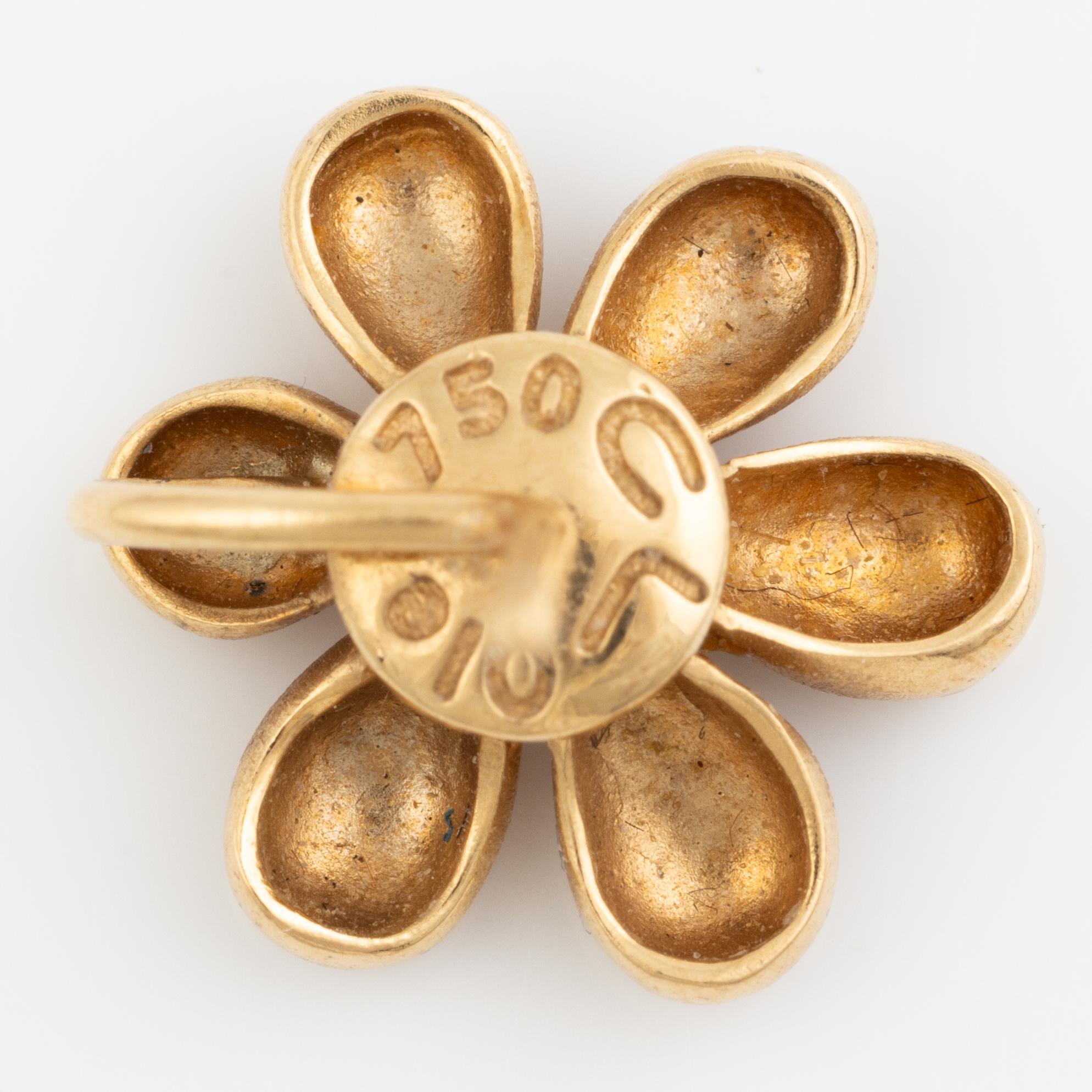 Ole Lynggaard a pair of earrings in 18k gold set with round brilliant-cut diamonds.