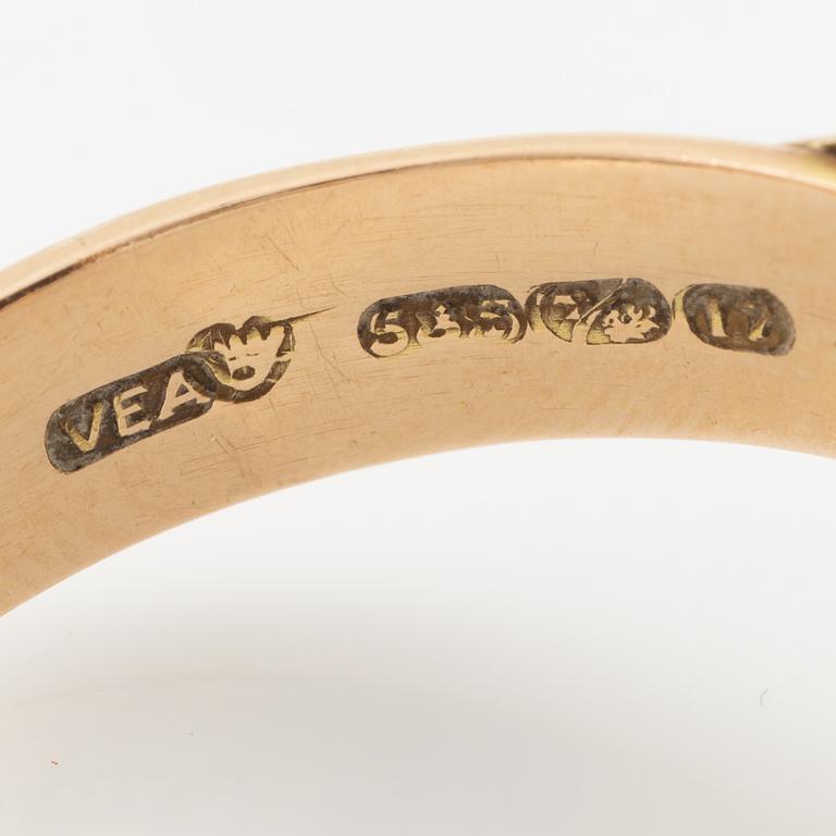 Claw ring, 14K gold with hematite.