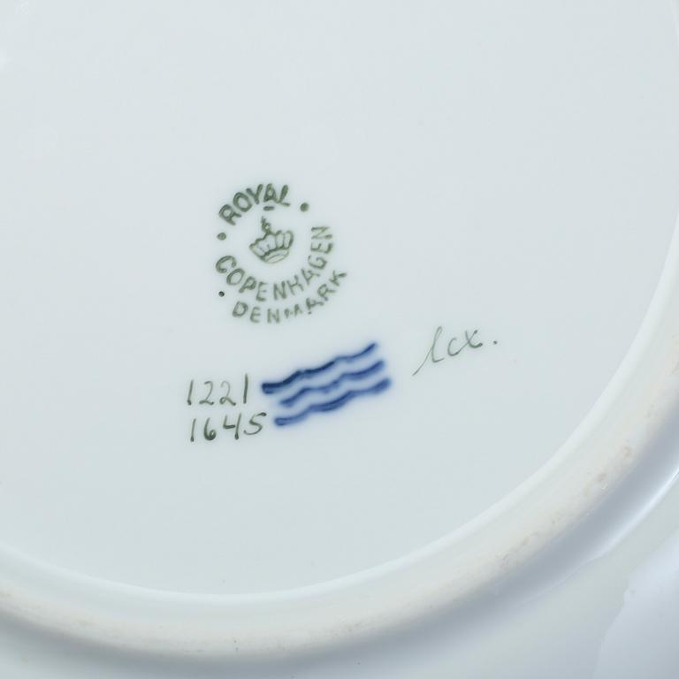 ASSIETTER 20st + SKÅL, porslin, ”Sachsisk blomst”, Royal Copenhagen.