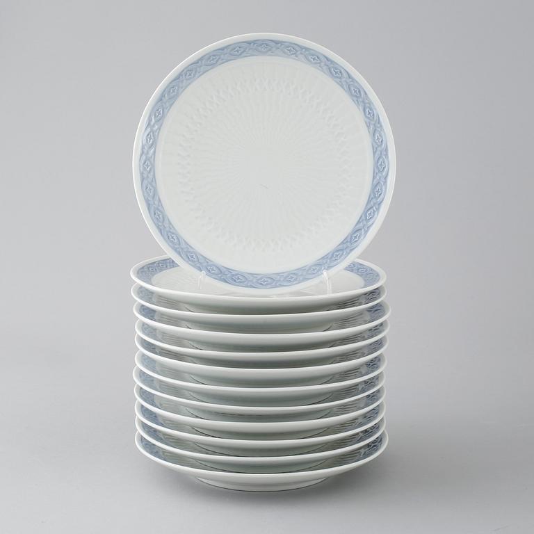 73 porcelian serving pieces, "Blå Vifte", Royal Copenhagen, from the second half of the 20th century.