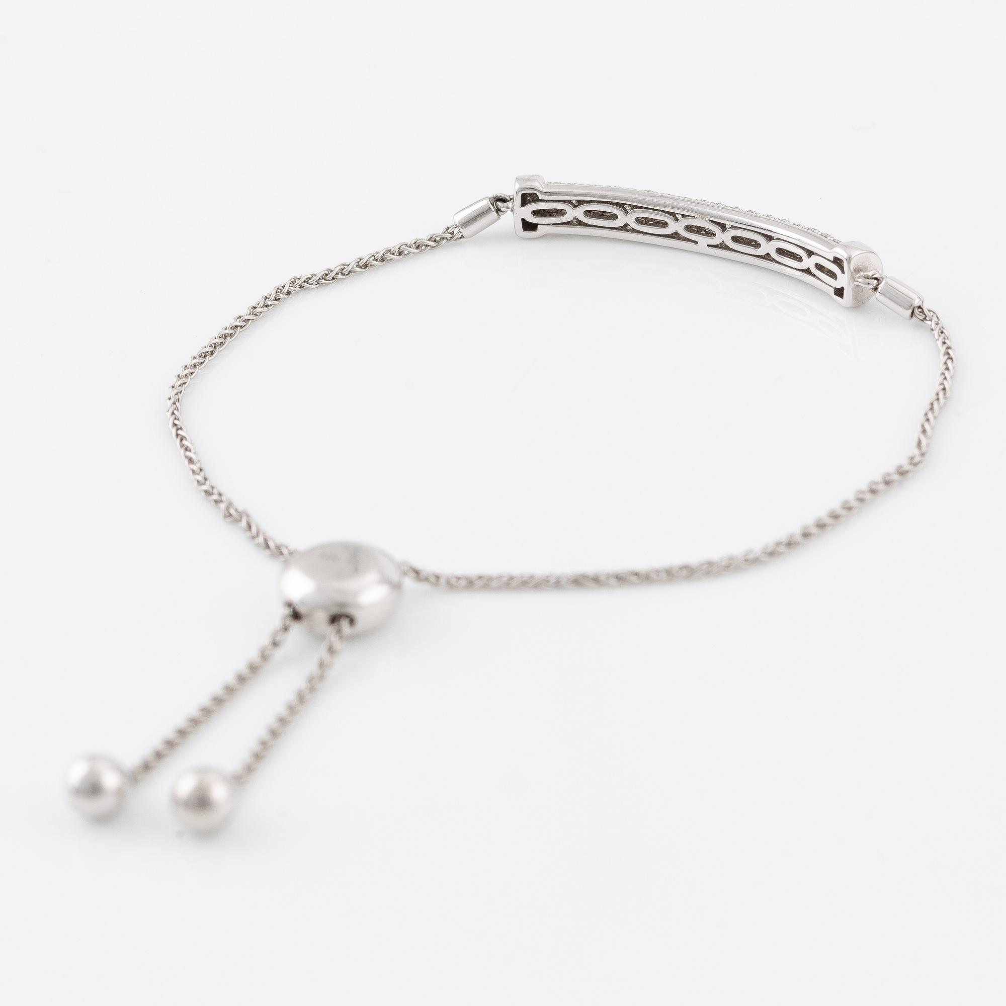 Bracelet, 14K white gold with brilliant-cut diamonds.