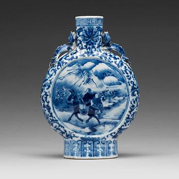 A blue and white moonflask, Qing dynasty, 19th Century.