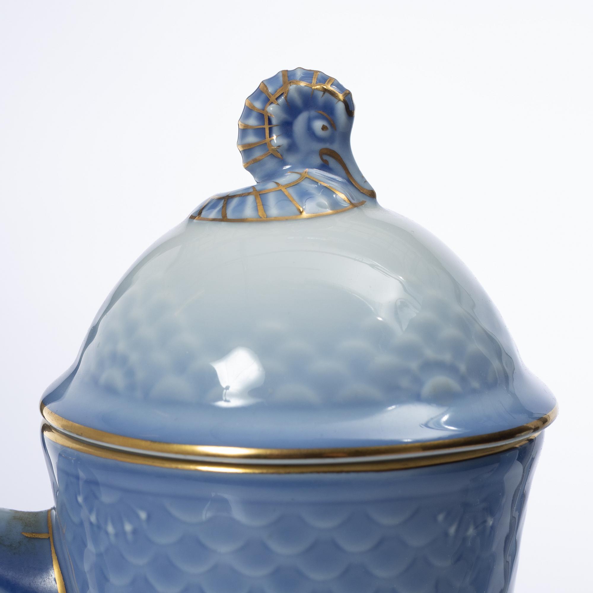 A 62 piece "Måsen" service, Bing & Grøndahl.