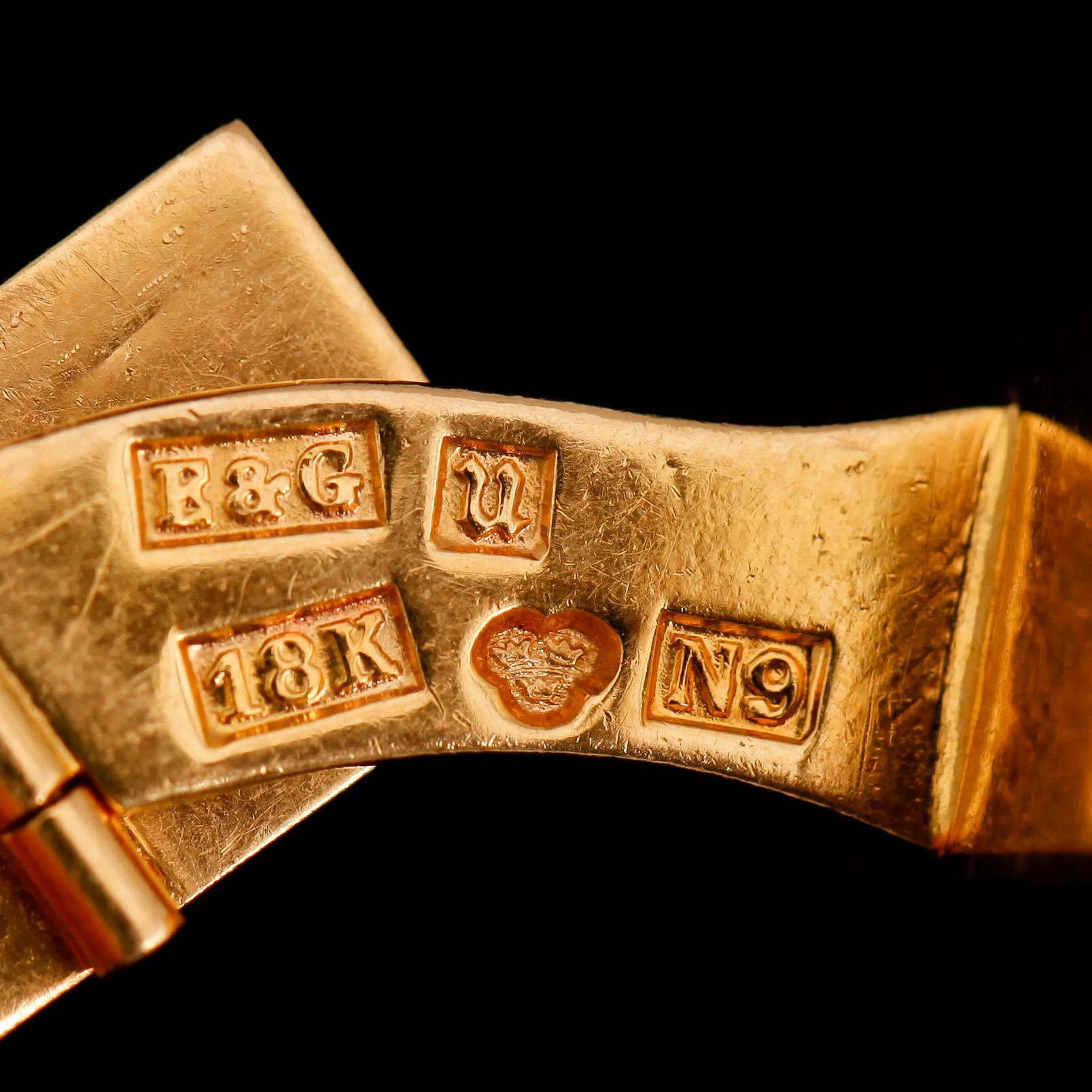 MANSCHETTKNAPPAR, 1 par, 18 k guld, svenska stämplar Uppsala 1963. Vikt ca 12,5 gram.