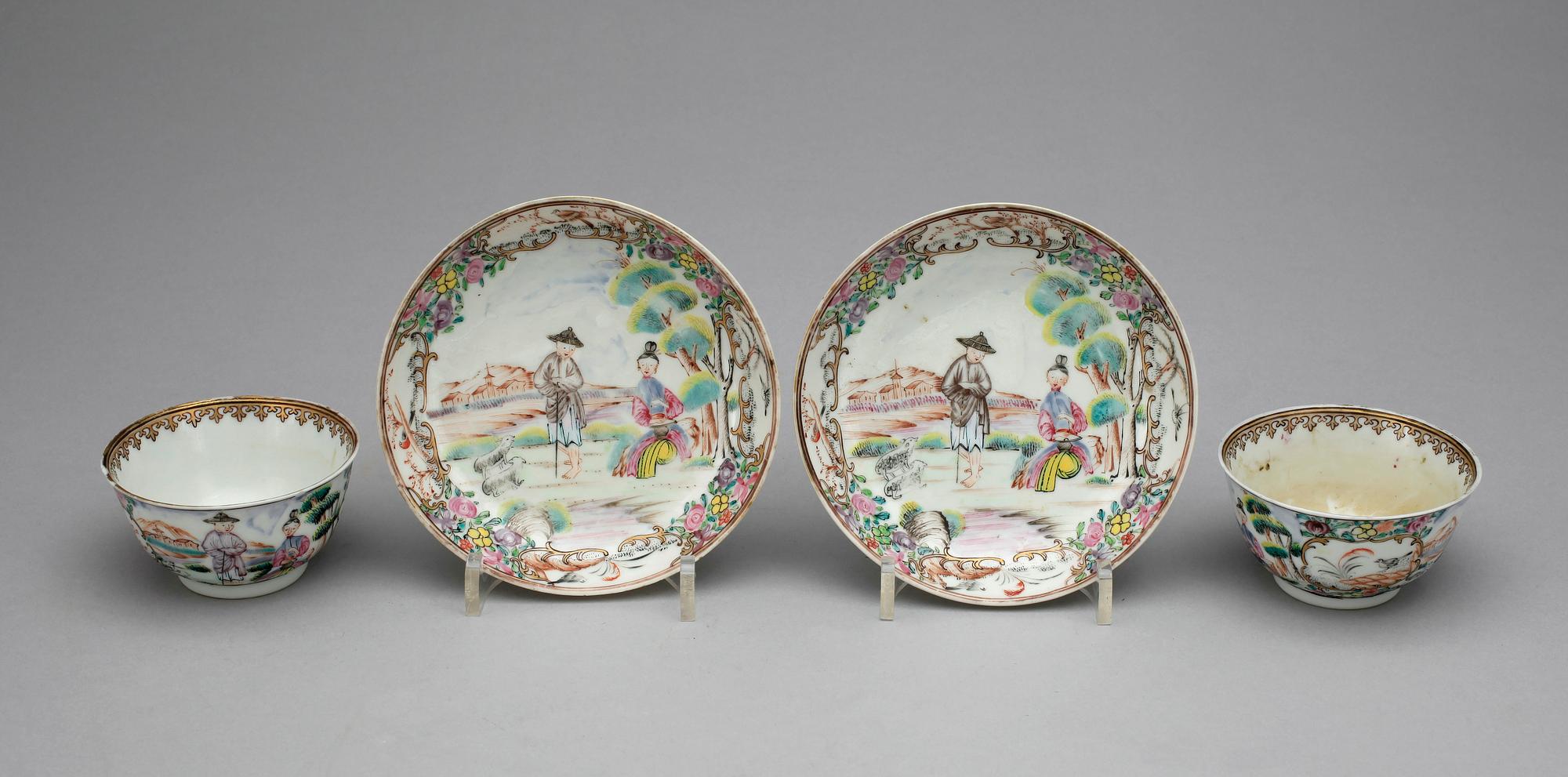 TEKOPPAR med FAT, ett par, porslin, Chien-Lung, Kina 1700-tal.