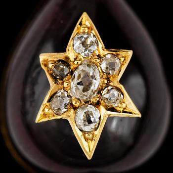 ÖRHÄNGEN, granater med rosenslipade diamanter, ca 1900.
