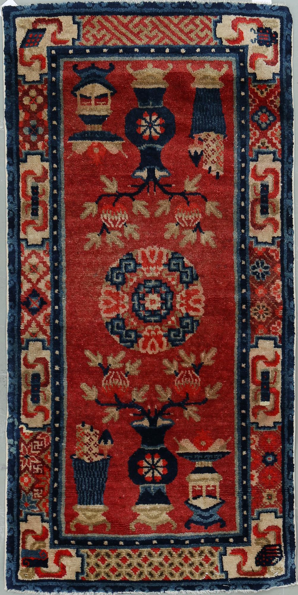 MATTA, semiantik Kina. Ca 132,5 x 66 cm.