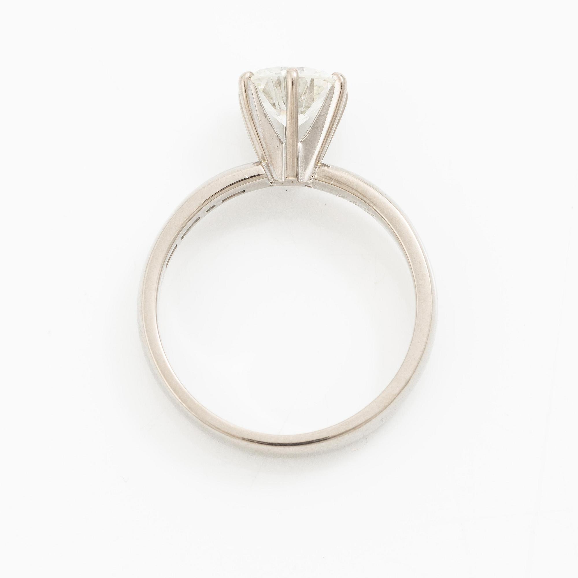 A ring by Sebastian Schildt, 18K white gold set with a brilliant-cut diamond ca 1.50 ct.