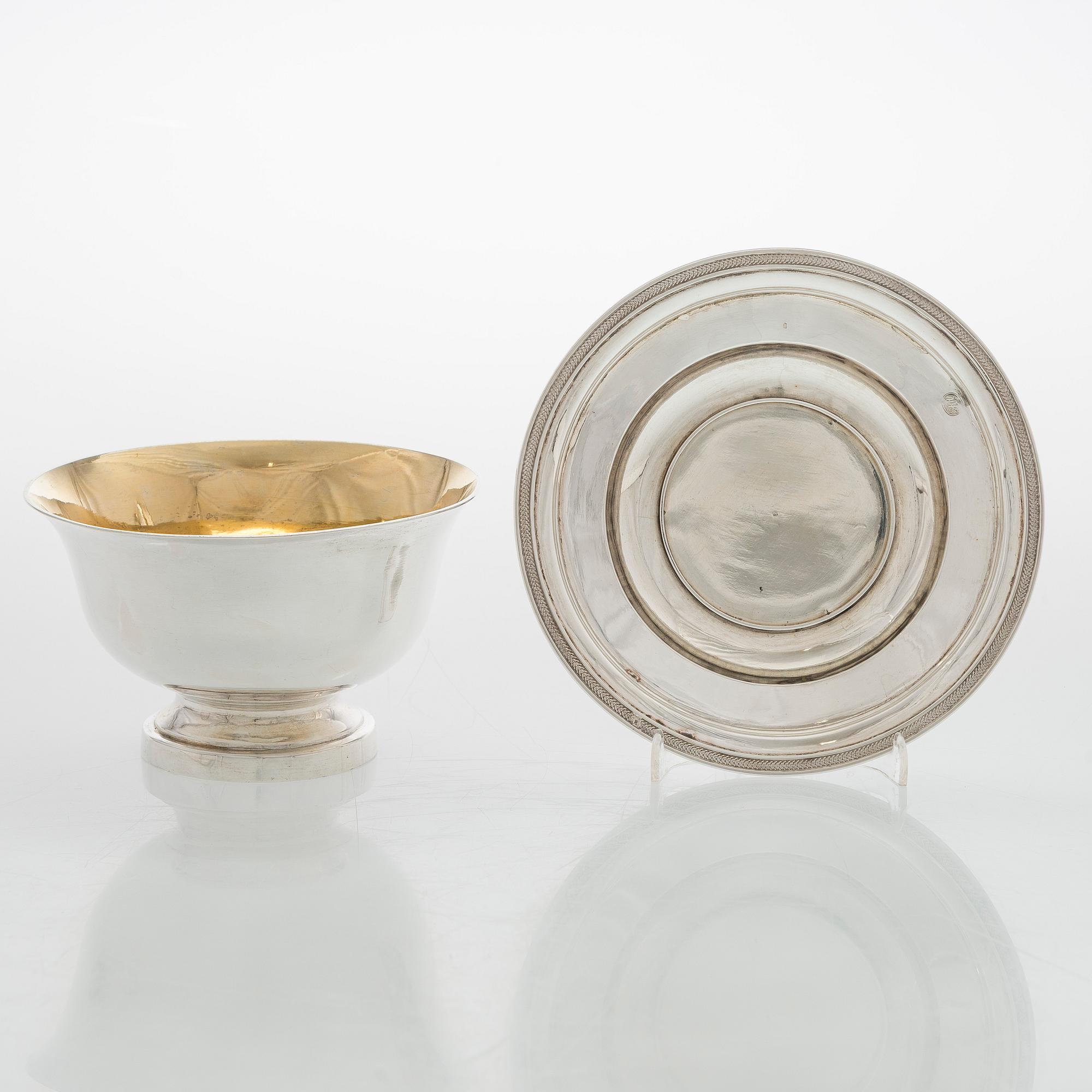 A Swedish parcel-gilt sauceboat, Johan Petter Hedman, Norrköping 1833.