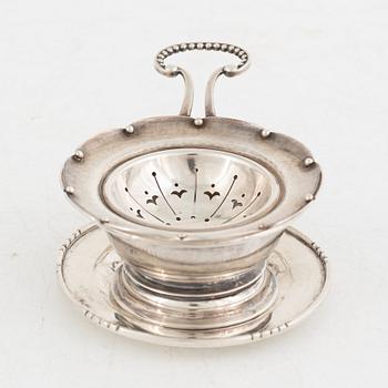 Tea strainer with bowl, sterling silver, Georg Jensen, Copenhagen 1933-1944+tray, silver, Jörgen Jensen, Stockholm 1924.