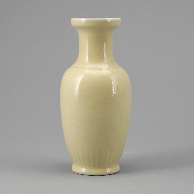 VAS, porslin, Kina. Modern tillverkning.