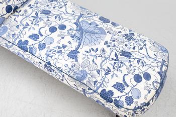 A chaise longue, circa 1900.