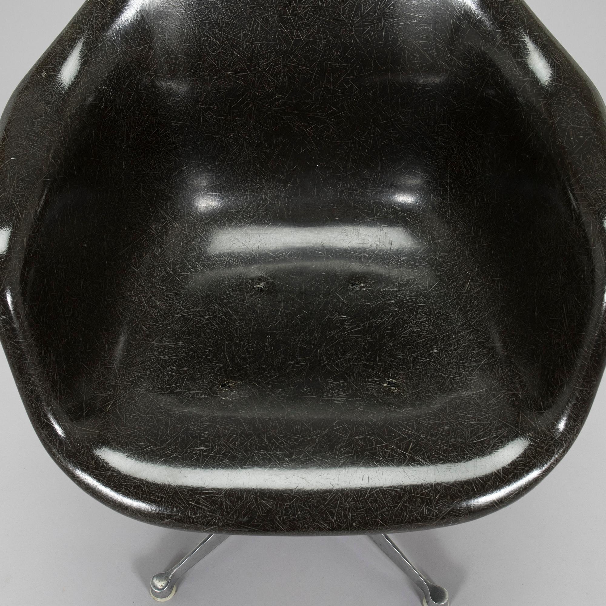 Charles & Ray Eames, A 1950's/60's 'DAR' armchair for Herman Miller.