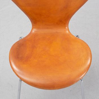 Arne Jacobsen, a leather 'Series 7' chair, Fritz Hansen, Denmark.