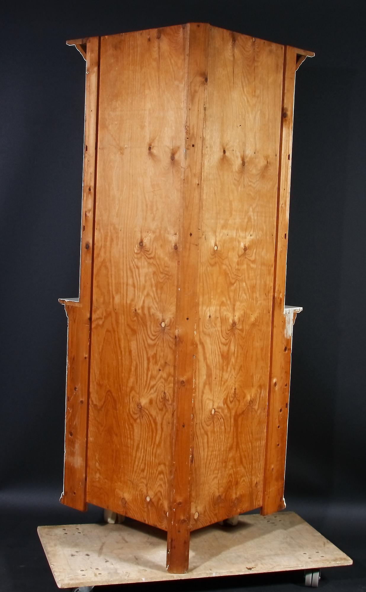 HÖRNSKÅP, allmoge, 1900-tal.