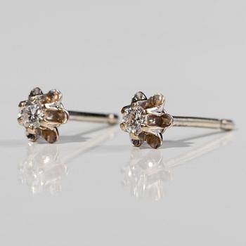 ÖRHÄNGEN, 14K vitguld, briljantslipade diamanter, tot. 0,10 ct. 1900-talets slut.