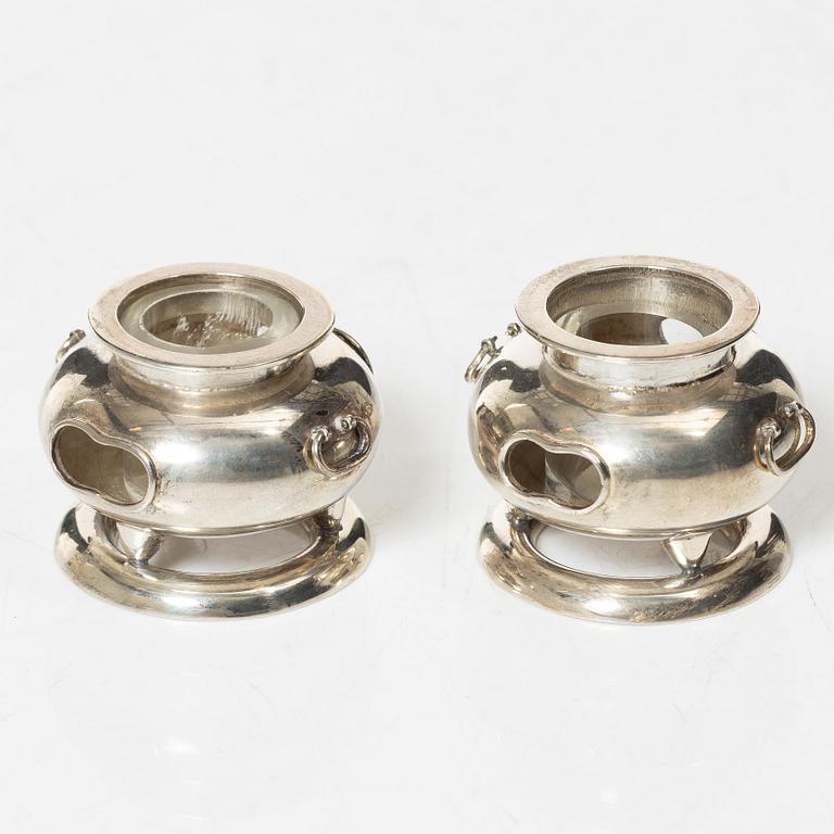 A group of salts and miniatures, part Japanese and Chinese, part silver, around 1900.