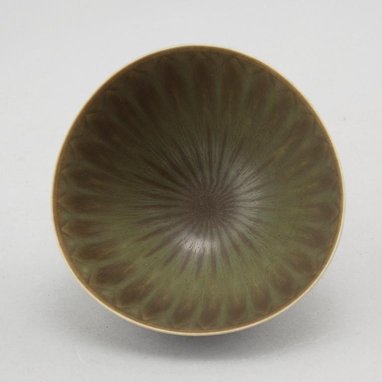 BERNDT FRIBERG, bowl, stoneware, signed with the Studiohand Y, Gustavsberg.