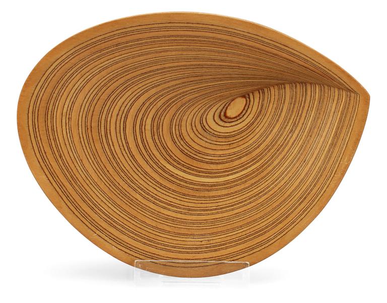 Tapio Wirkkala, A Tapio Wirkkala laminated birch shell shaped dish, signed TW.