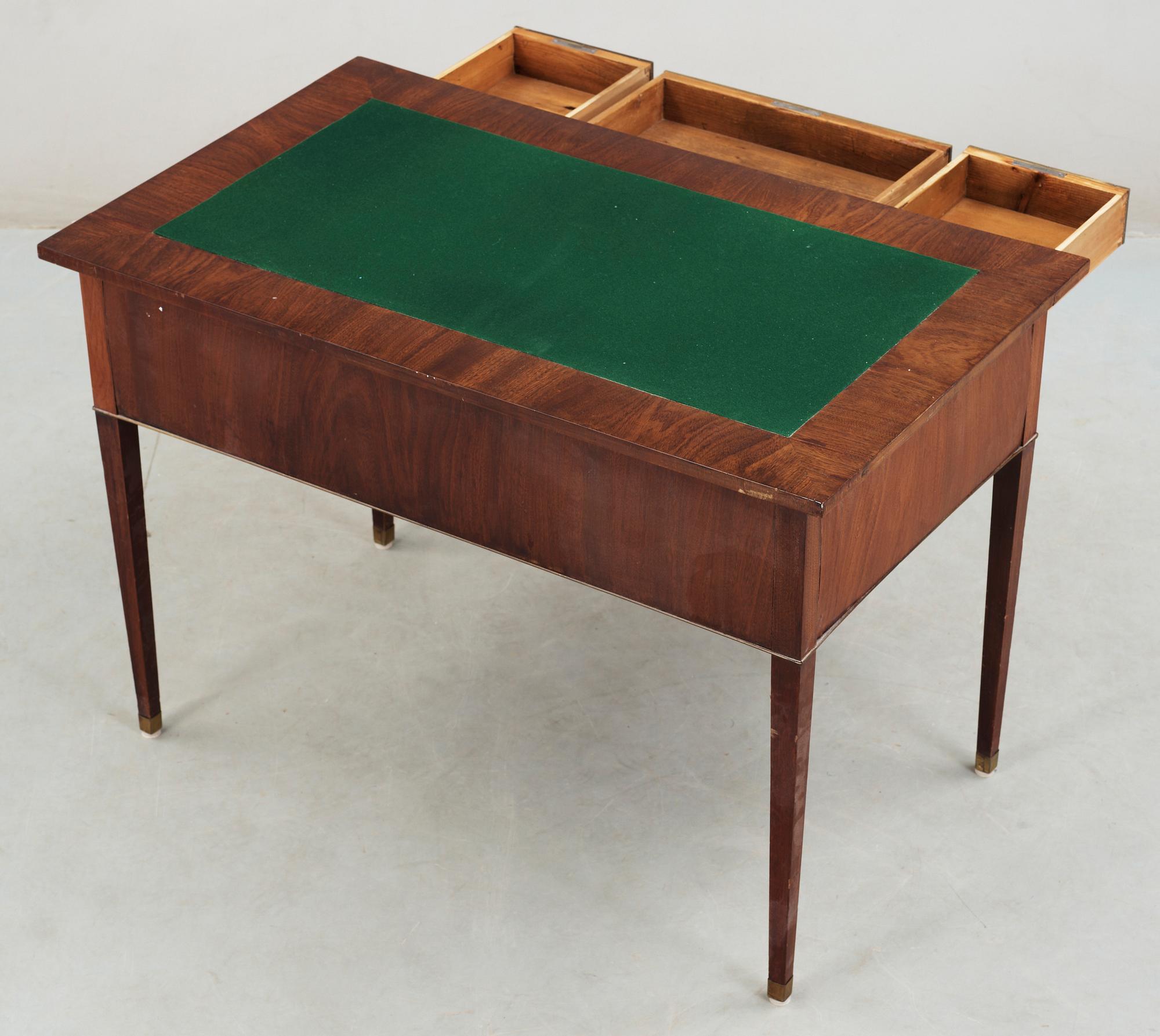 SKRIVBORD, sengustaviansk stil, omkr 1900.