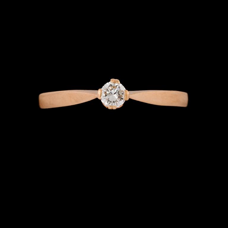 RINGAR, 2 st, 18k guld med briljantslipade diamanter, totalt 0.19 ct. Vikt 4 g.