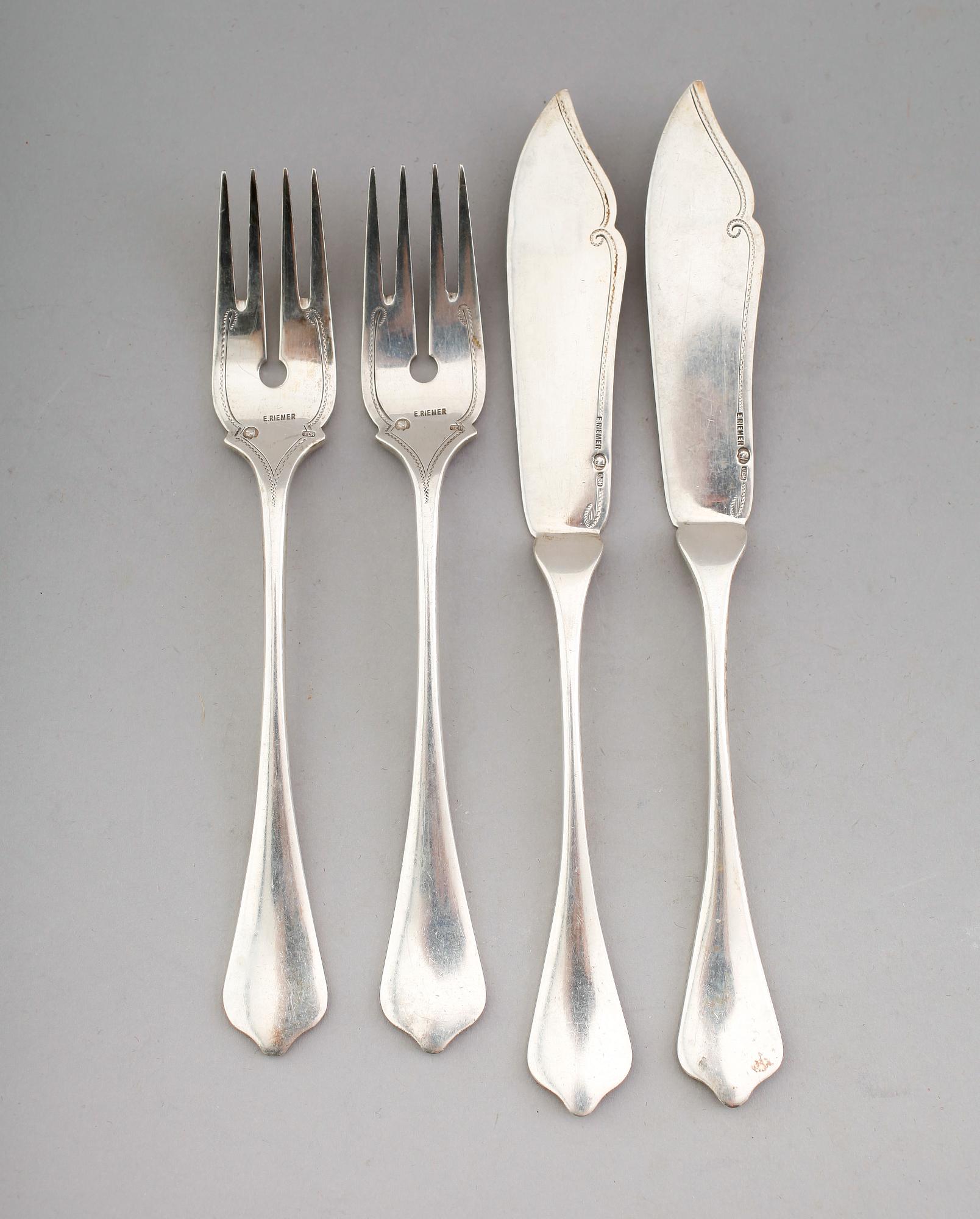 FISKBESTICK, 21 delar, silver, E Riemer, Tjeckoslovakien, 1900-talets fösta hälft. Vikt ca 1054 gram.
