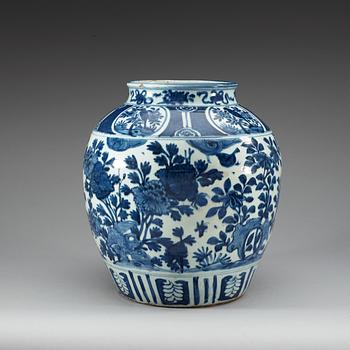 A large blue and white jar, Ming dynasty.