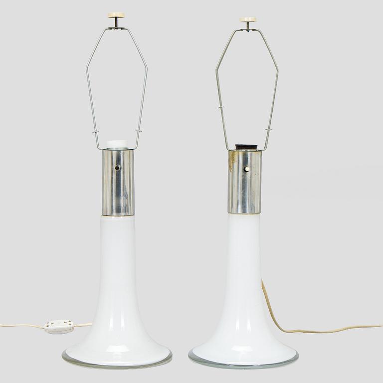Lisa Johansson-Pape, pöytävalaisimia, 2 kpl, malli 46-017, Stockmann Orno, 1960-luku.
