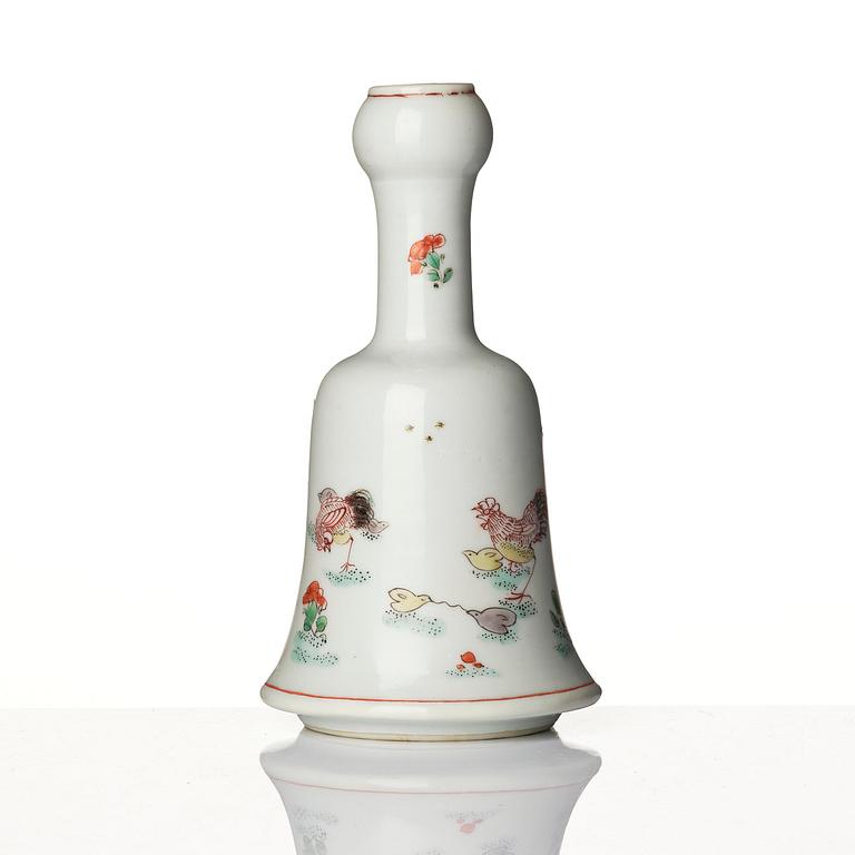 A famille verte bowl, tea caddy and mallet shaped vase, Qing dynasty, Kangxi (1662-1722).