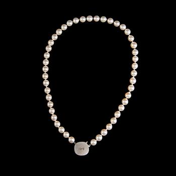 PÄRLCOLLIER, lås 18K vitguld, smaragd och diamanter. Bo Almen Guldateljé, Stockholm 1996.