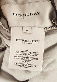VÄST, Burberry London.