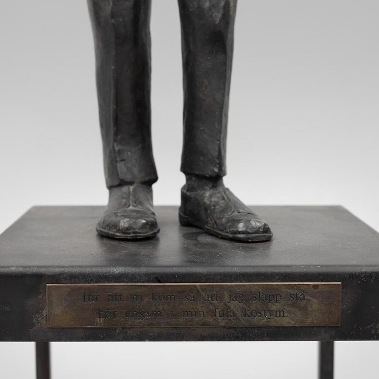 Jonas Högström, 'Tur att ni kon så att jag slapp stå här ensam i min fula kostym'.