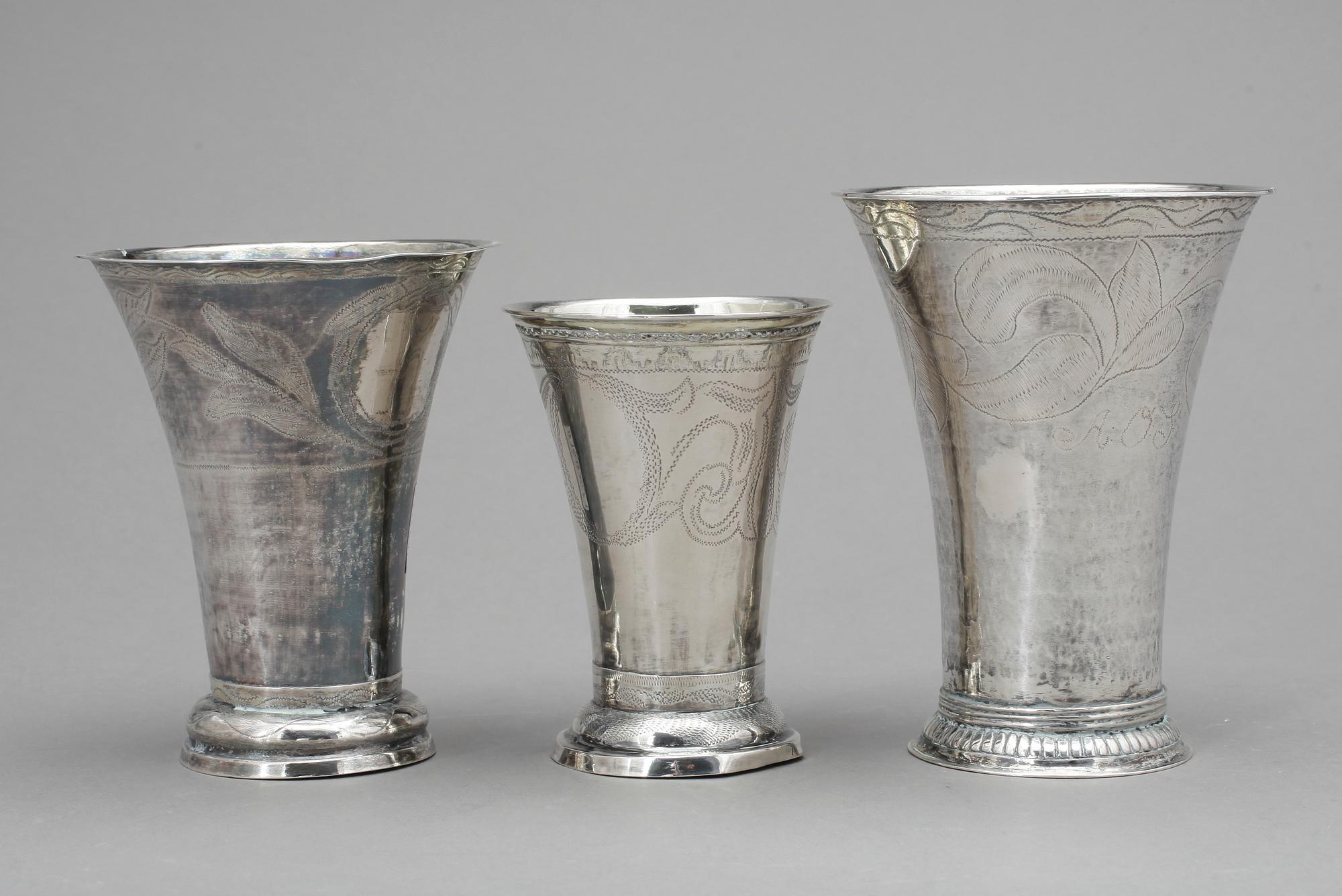 BÄGARE, 3 st, silver, bland annat Anders Hjulström, Köping, 1810. Total vikt ca 251g.