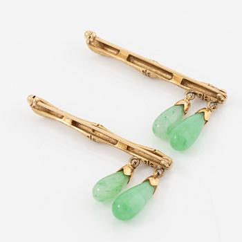 Broscher, ett par, 14K guld i form av bambu med jadeit.