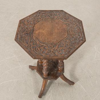 Bord Fornnordisk stil omkring 1900.