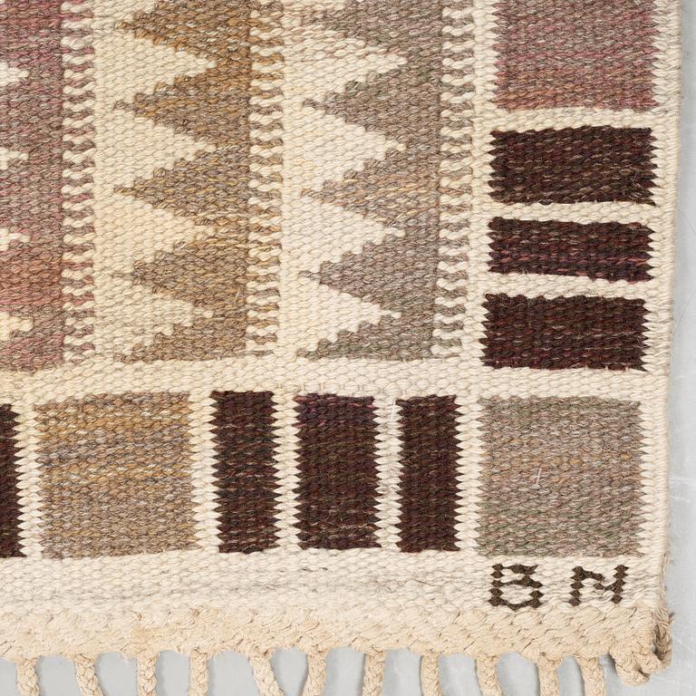 CARPET. "Salerno grå" ("Kristianstad"). Flat weave. 306 x 229 cm. Signed AB MMF BN.