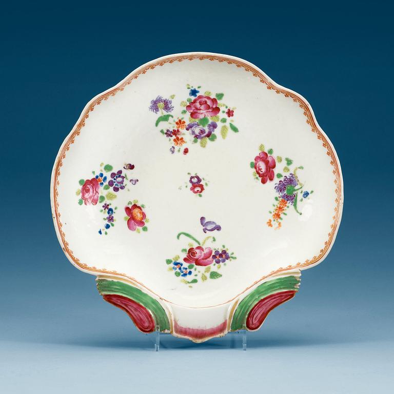 A famille rose leaf shaped dish, Qing dynasty, Qianlong (1736-95).