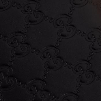 Gucci, an embossed böack leather wallet.