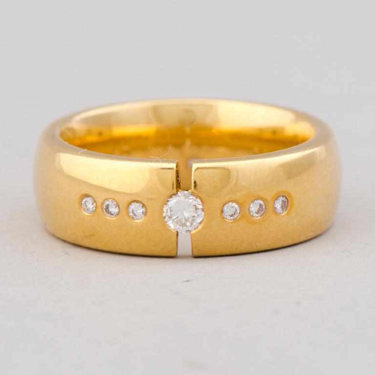 A RING, brilliant cut diamonds, 18K gold. Aluna.