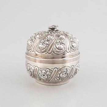 Dosa med lock, silver, 1900-tal.