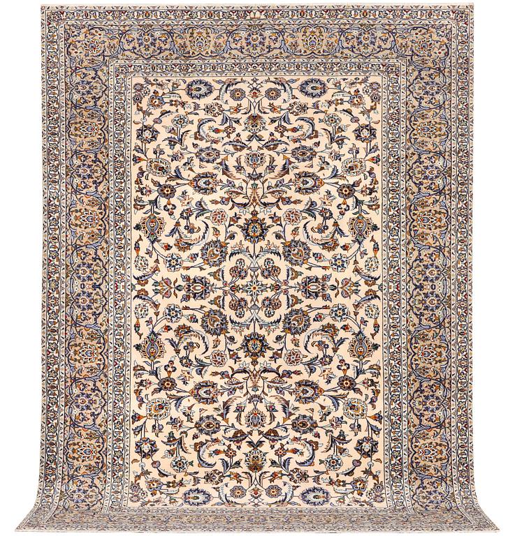 A Keshan carpet, c. 333 x 233 cm.
