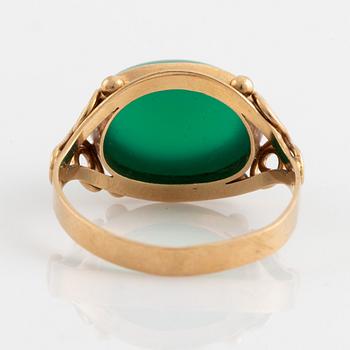 18K gold and cabochon cut green agate.