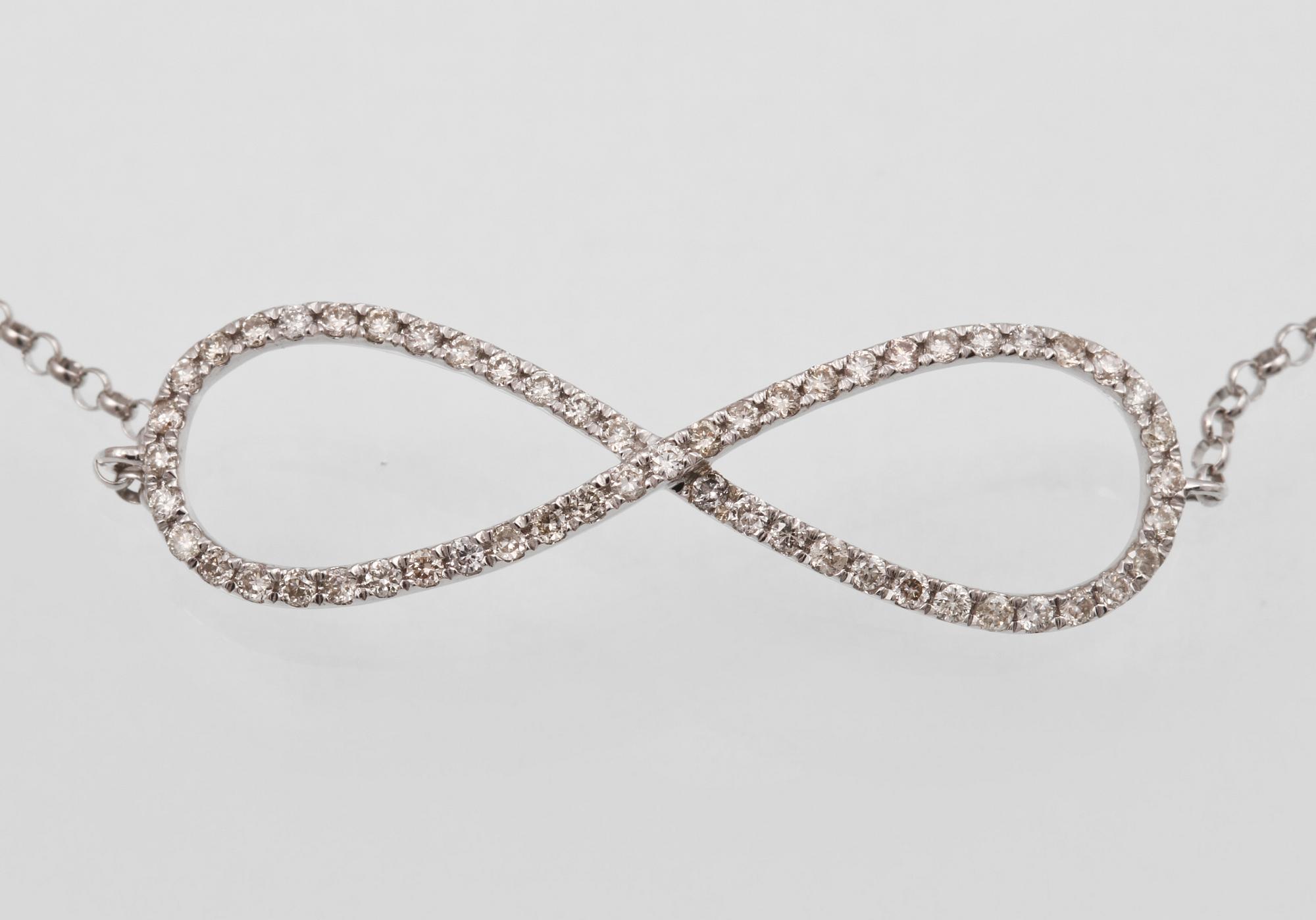 ARMBAND, 18K vitguld med briljantslipade diamanter ca 0.30 ct. Vikt 1,5 gram.
