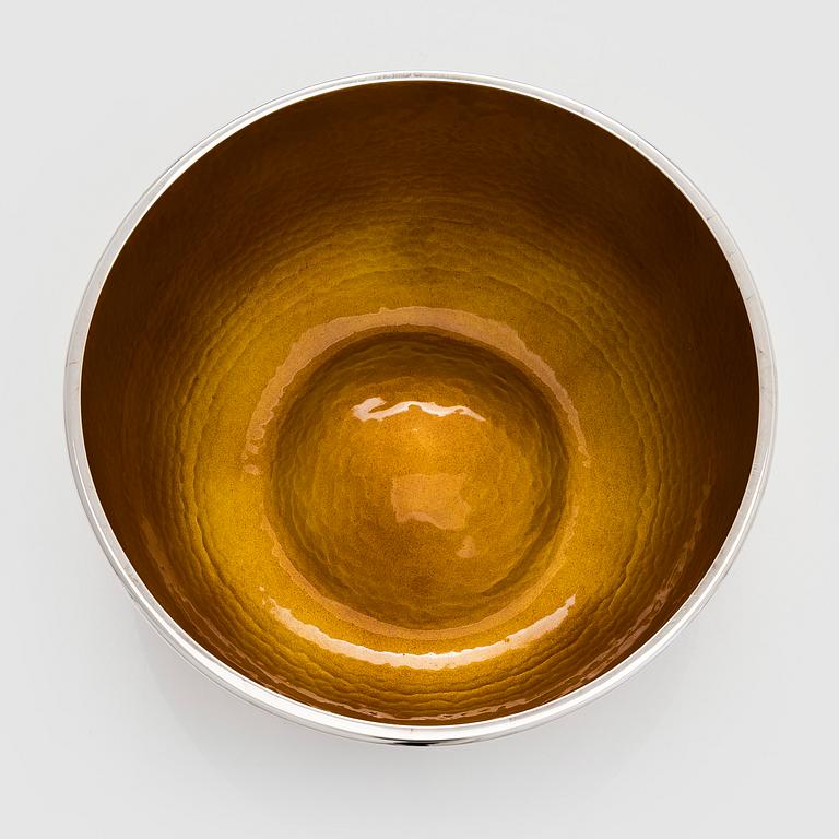 A. Tillander, malja, sterlinghopeaa ja emalia. Turku 2005.