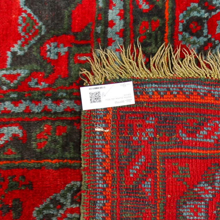 MATTA, Oushak, old, 412 x 328 cm.